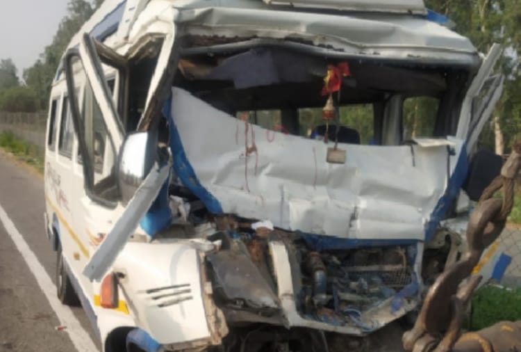 Two Women Died And 20 Injured While Mini Bus Collide With truck In Kurukshetra