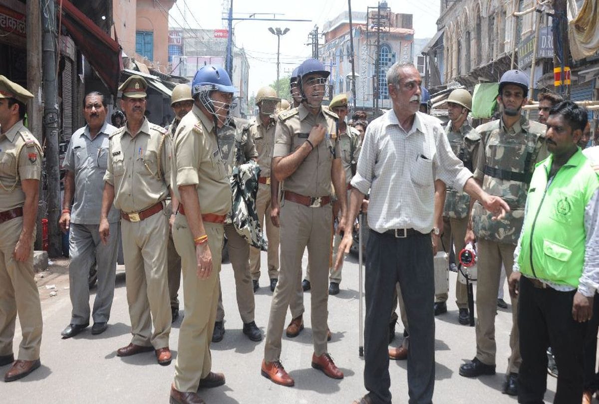 Clash in Agra stone pelting and communal tension during protest for tabrez ansari death