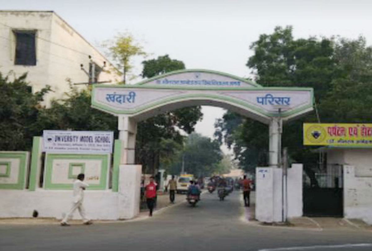 Anti-Romeo squad deployed outside university in agra