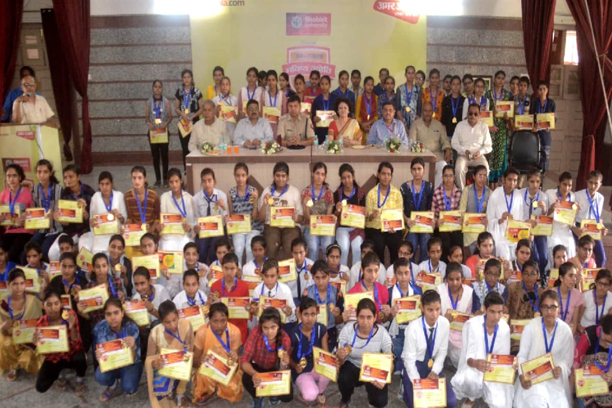 brilliant students Received Amar Ujala Future Jyoti Samman in Baghpat