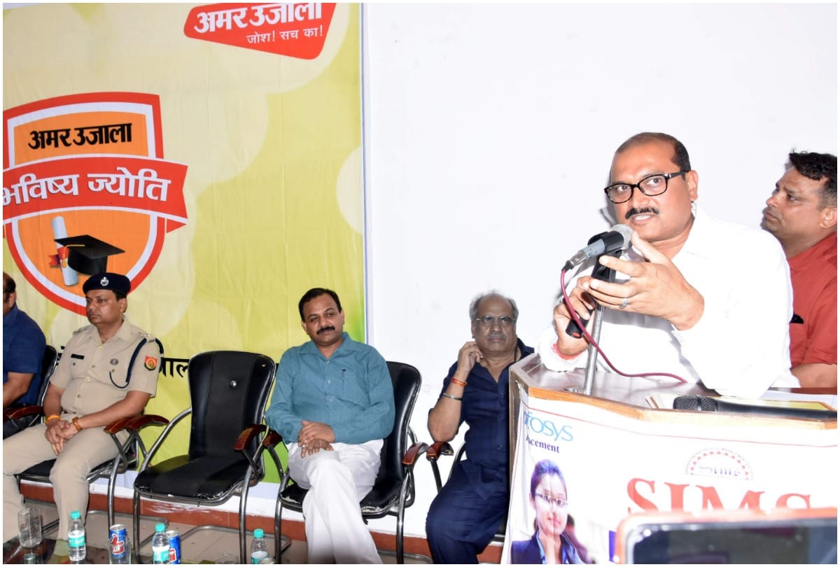 Amar Ujala bhavishy jyoti kaaryakram held in Chandausi