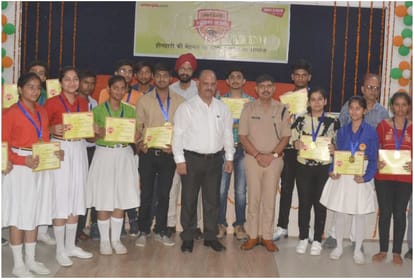 Amar Ujala bhavishy jyoti kaaryakram held in Chandausi