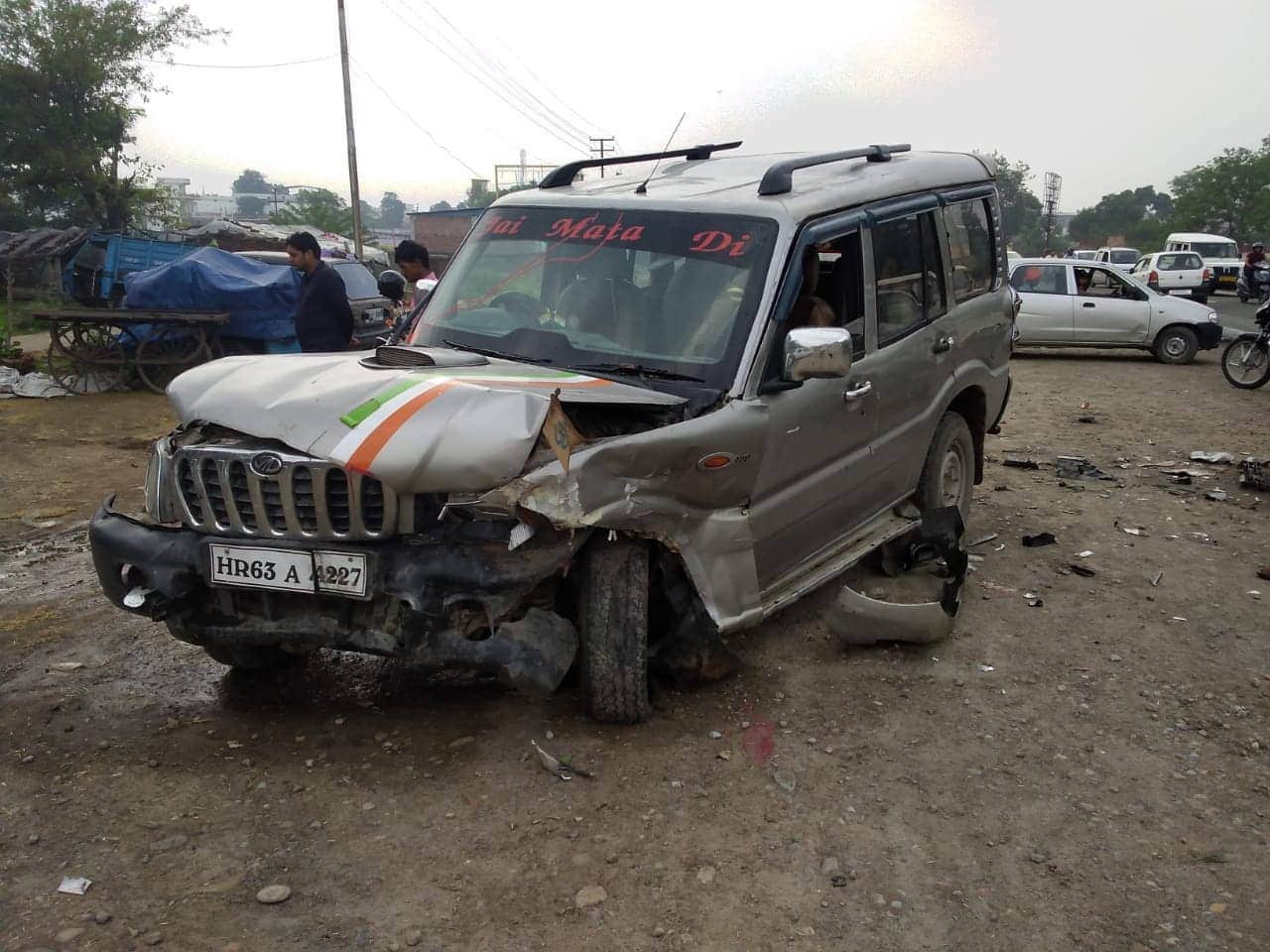 speedy scorpio hit wagon r car in dehradun