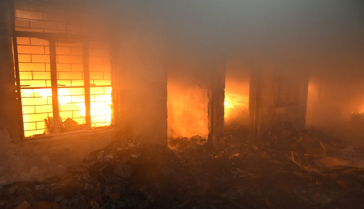 Electronic Complex Inc., 15 Shops Burning