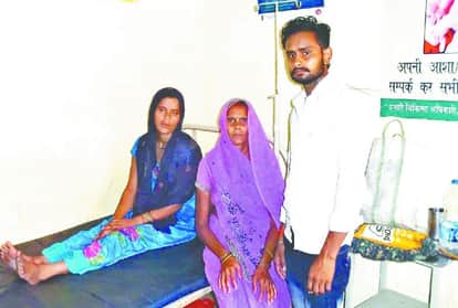 नवजात की मौत के बाद अस्पताल में प्रसूता और परिजन