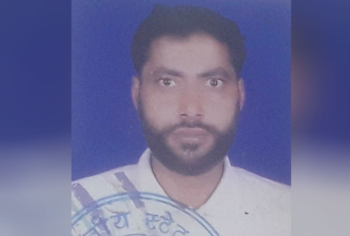 bull killed farmer in farm house at eka latest news in hindi