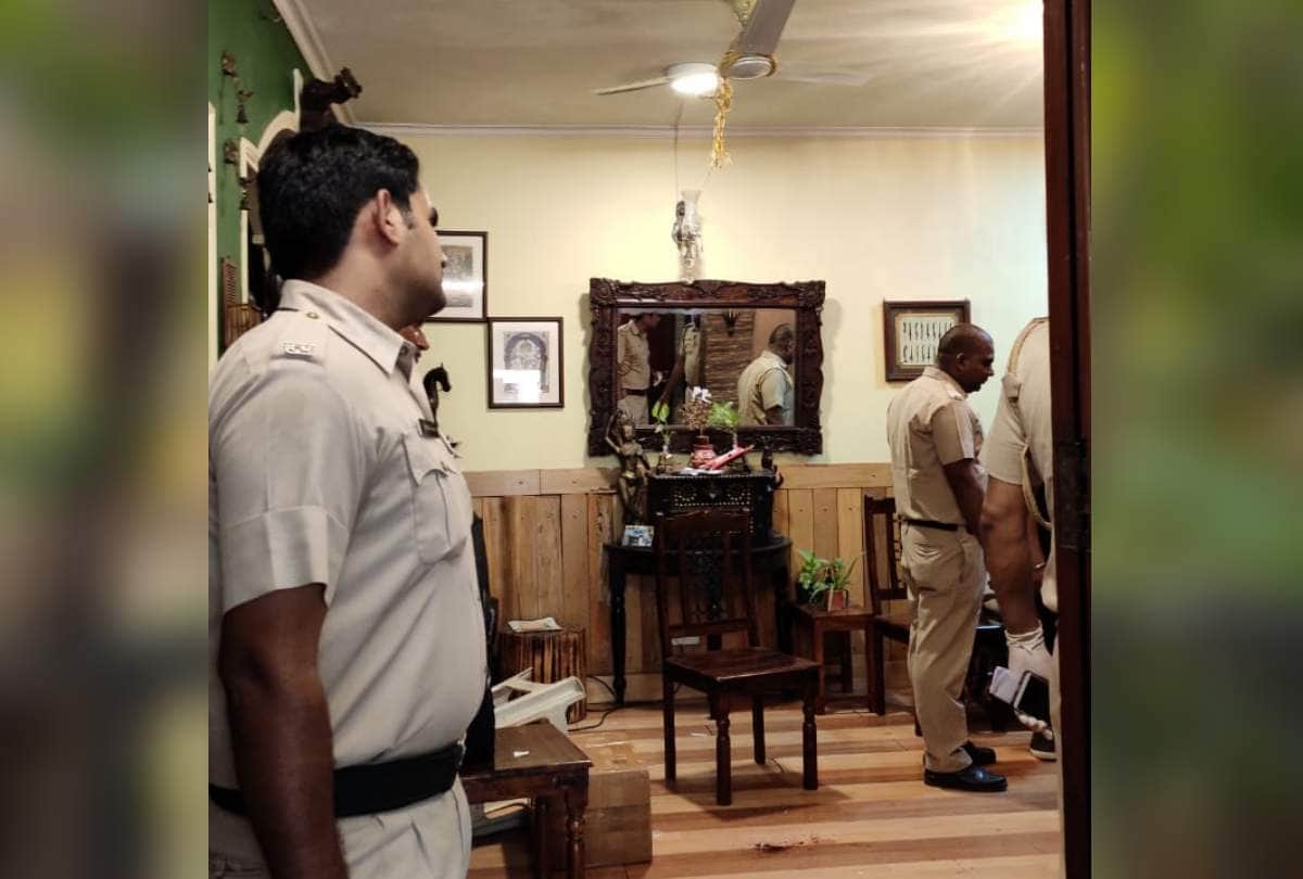 gurugram scientist family murder suicide case wife Dr. Sonu and daughter Aditi mobile Data is empty