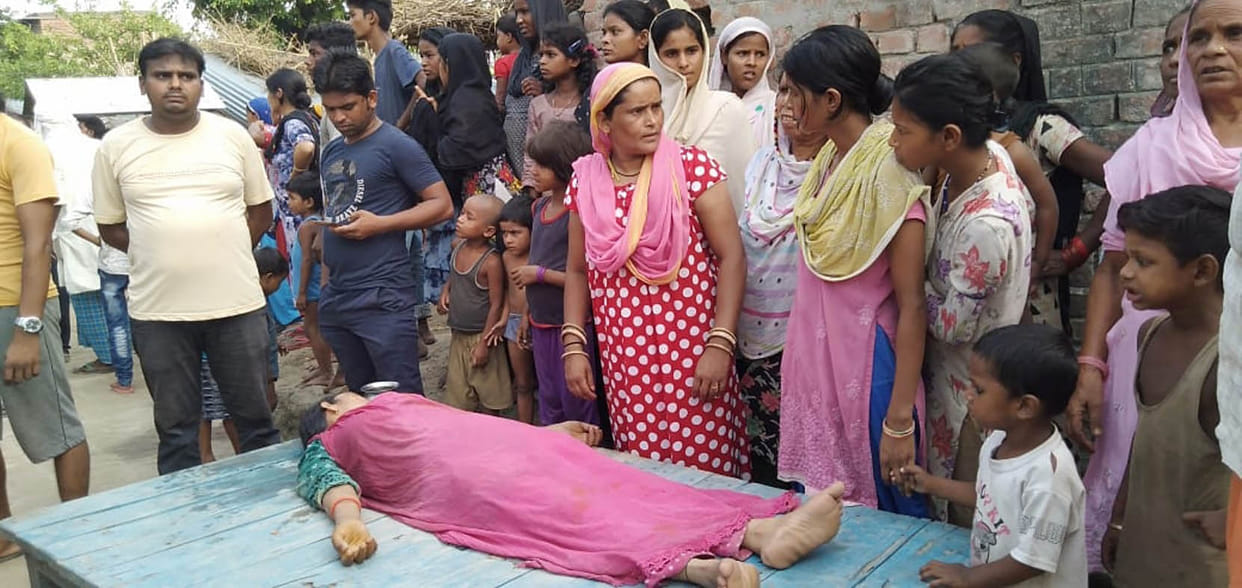 wife uncosses after husbend beaten