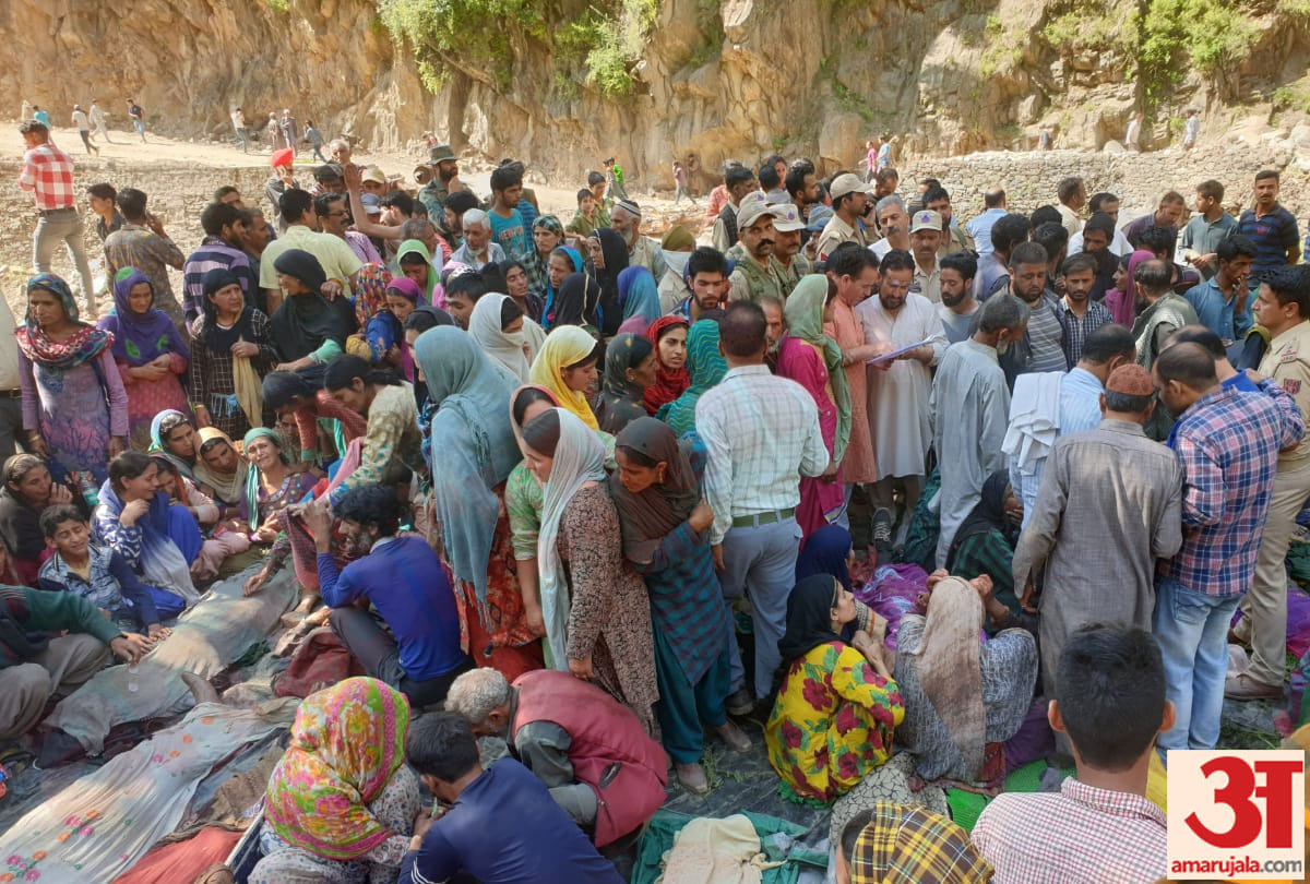 jammu kashmir kishtwar mini bus accident photos and videos