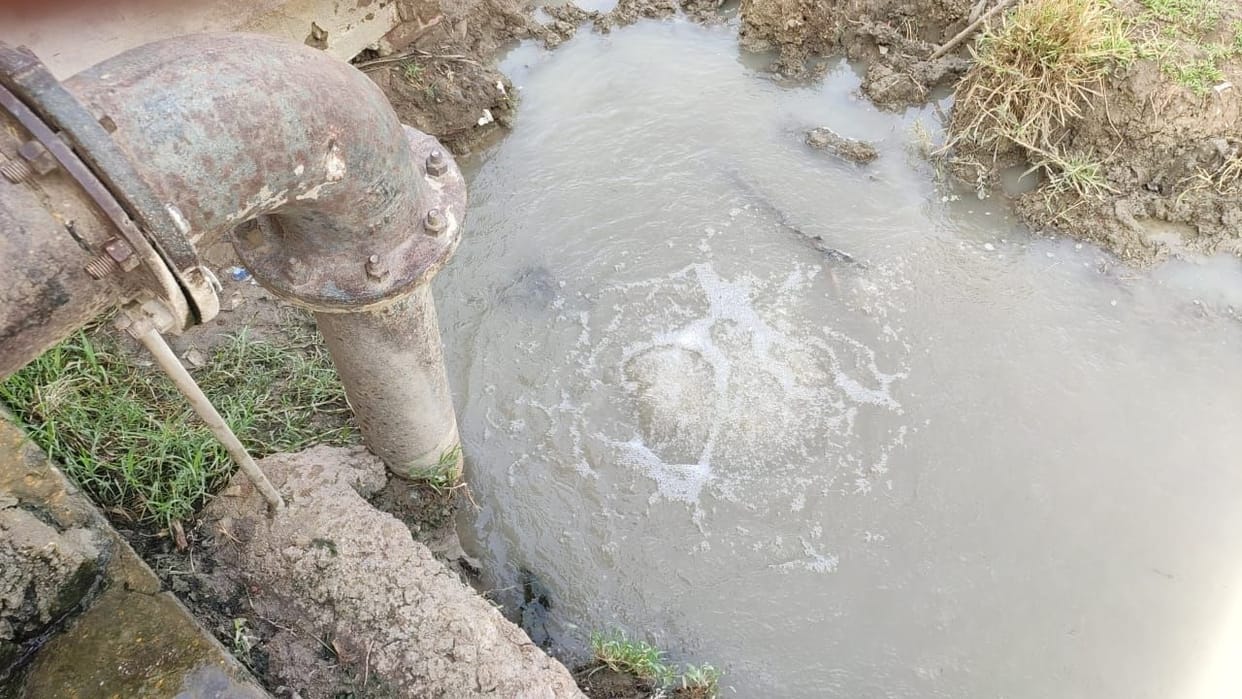 The leakage of the handpump is so bad, the officers are orbiting the useless