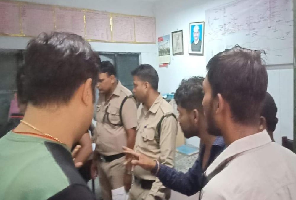 Tourist and Local Youths Fight in mussoorie