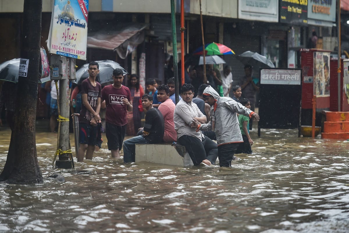Heavy rain accros the country, flood like situation in Nashik and Gujarat