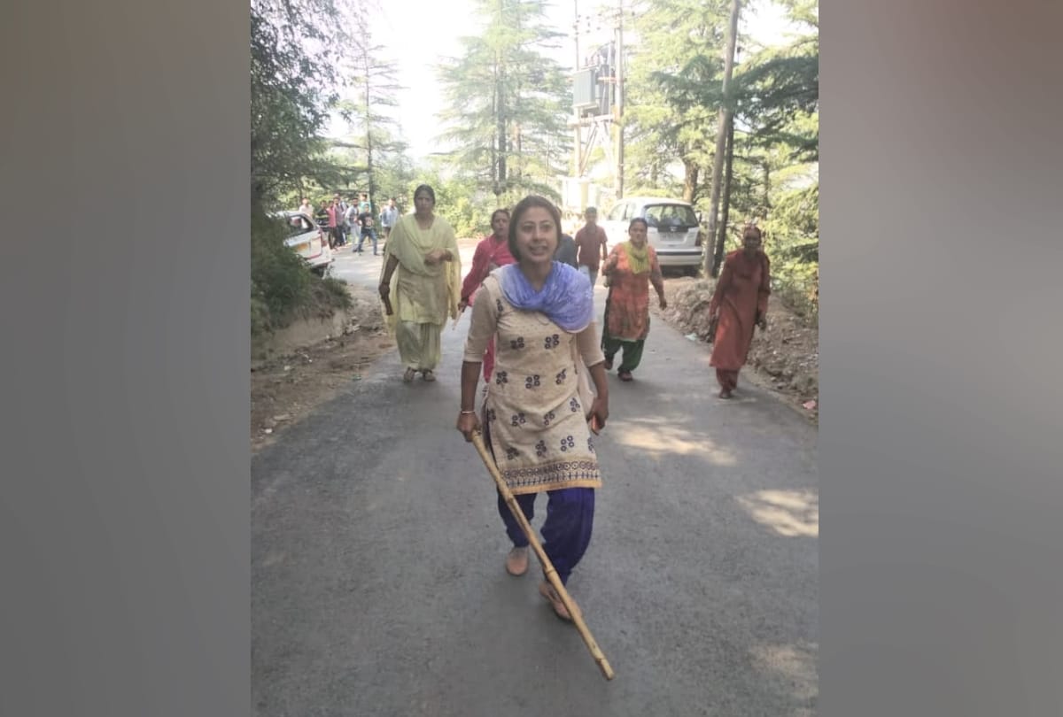 bus accident in shimla today parents protest against education minister suresh bhardwaj
