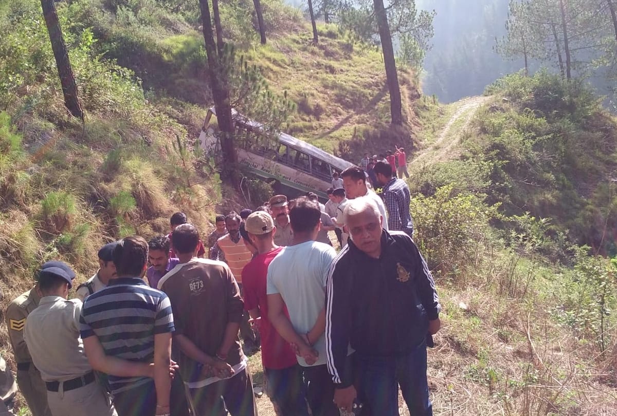 bus accident in shimla today parents protest against education minister suresh bhardwaj