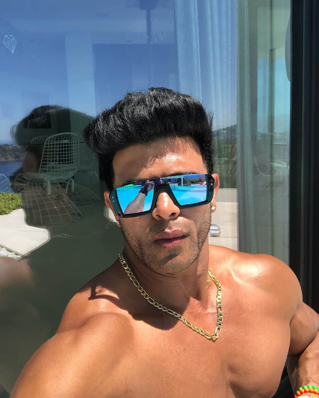 Bollywood Actor Sahil Khan Funny instagram Caption with Iphone 11