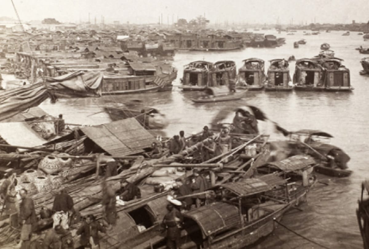 Tanka community of china lives on floating villege from thousands of years