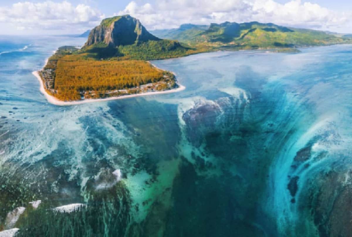 mysterious and most weird waterfalls around the world Whose specialty will be astonished