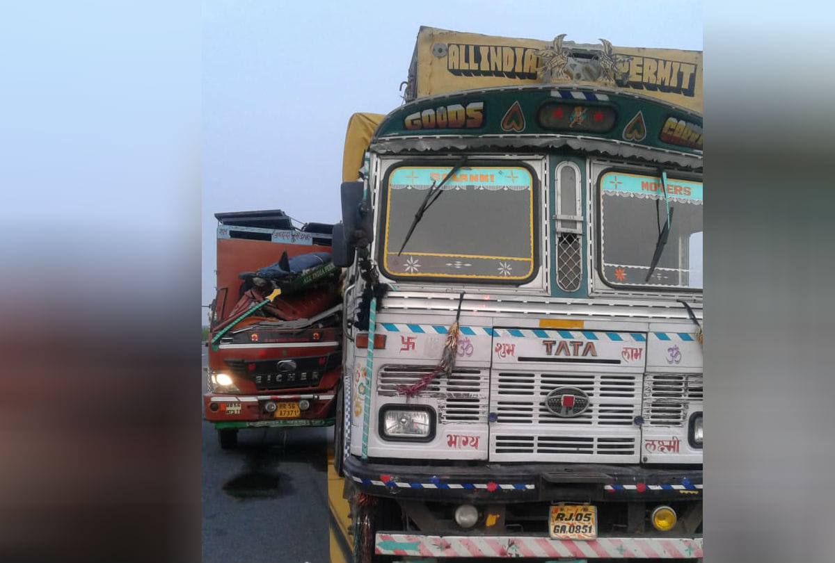 Accident at Agra Lucknow express way 14 haryana workers injured
