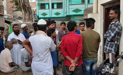 Truck killed three friends in azamgarh in night