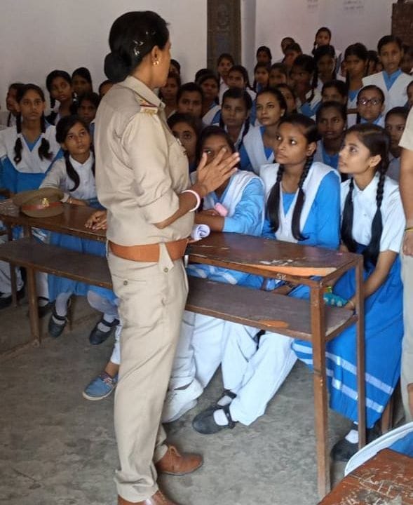 anti roneo team interact with girls