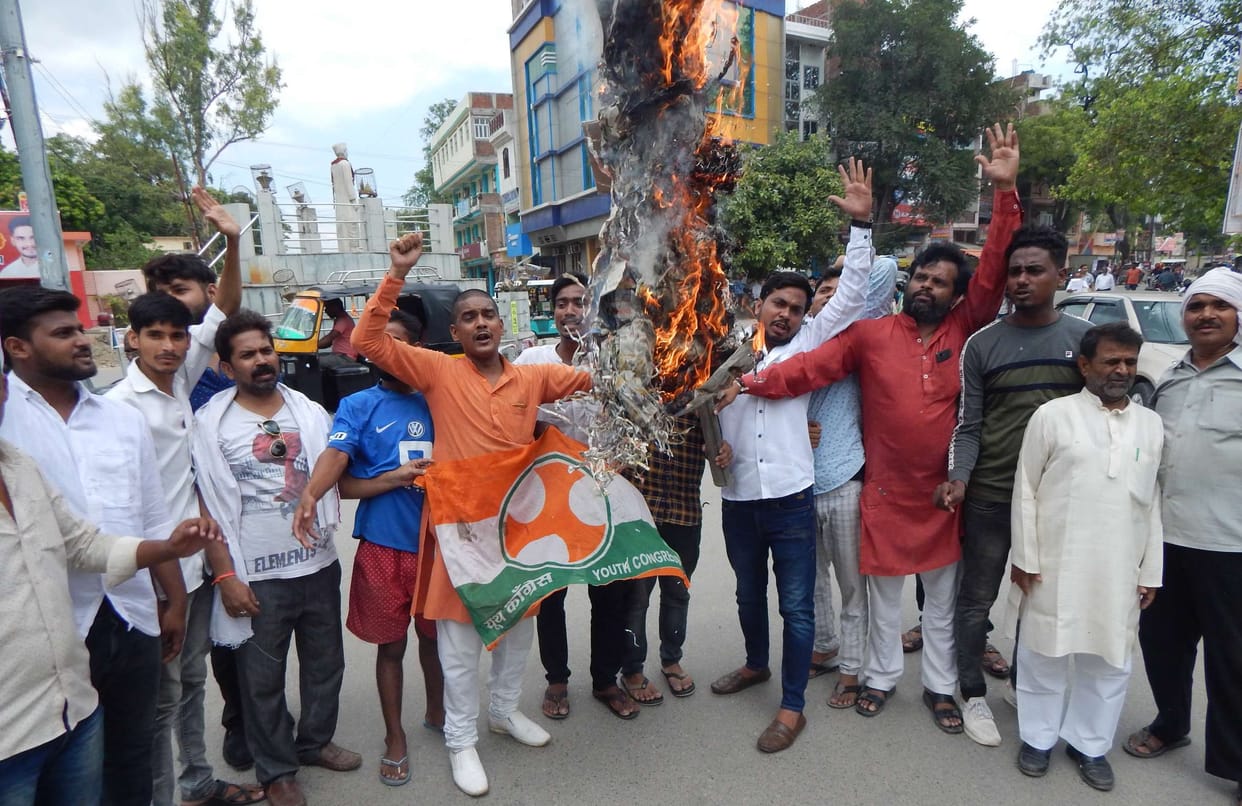 Blow the effigy against the power cut