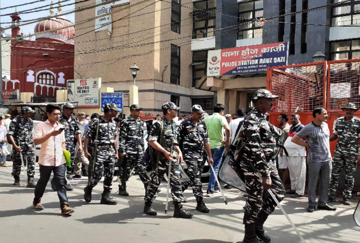 delhi hauz qazi chawri bazaar fake video of mob lynching temple destruction lead to communal tension