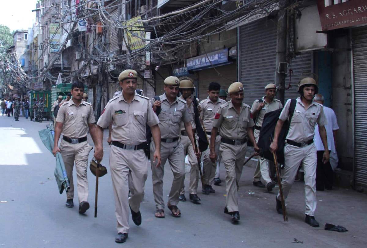 delhi hauz qazi chawri bazaar fake video of mob lynching temple destruction lead to communal tension