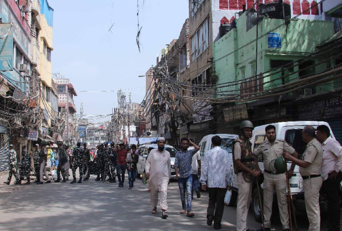 delhi hauz qazi chawri bazaar fake video of mob lynching temple destruction lead to communal tension