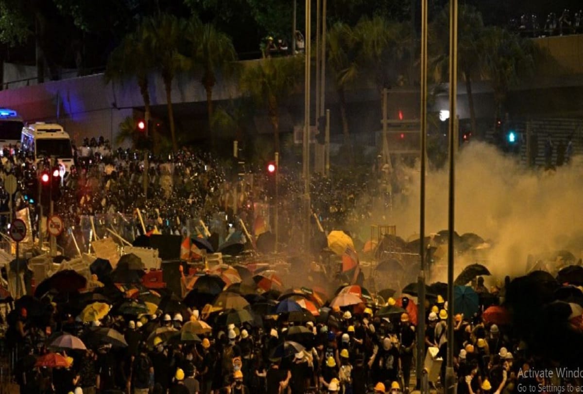 Thousands of students in Hong Kong support democracy and boycott schools