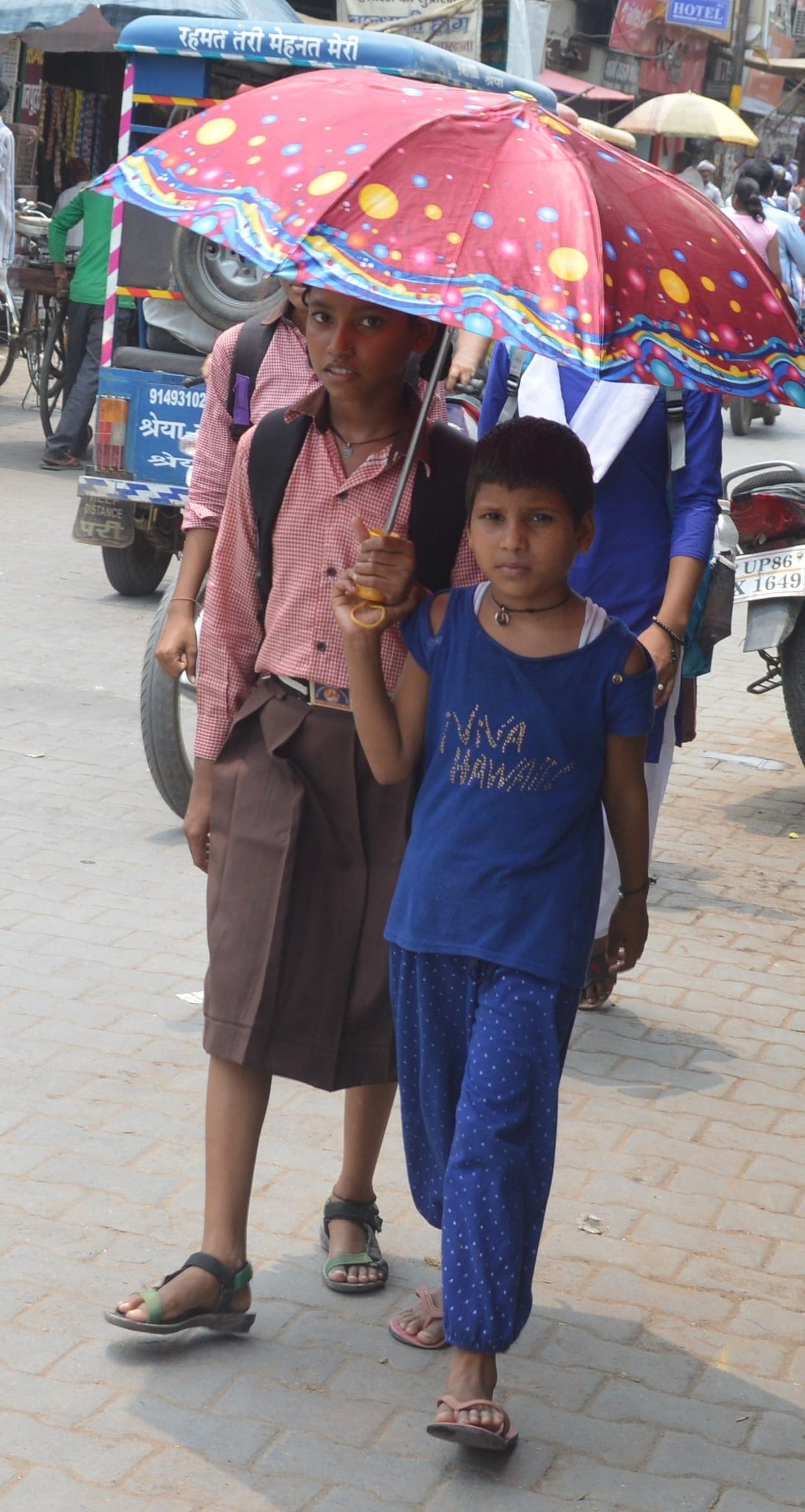 From the city to the country in the fierce heat, people suffering from power crisis