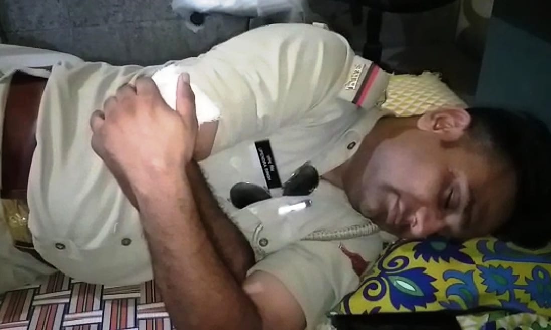 Dashing arms smuggler in encounter