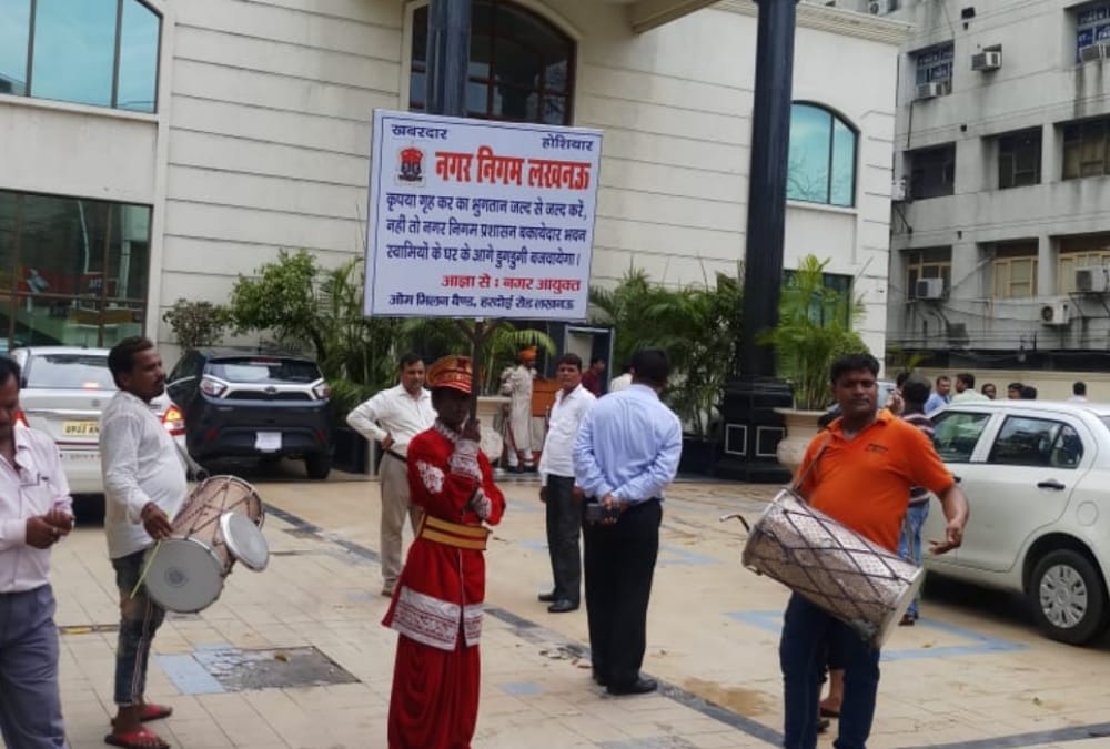 nagar nigam takes home tax by making dugdugi sound near awadh hotel.