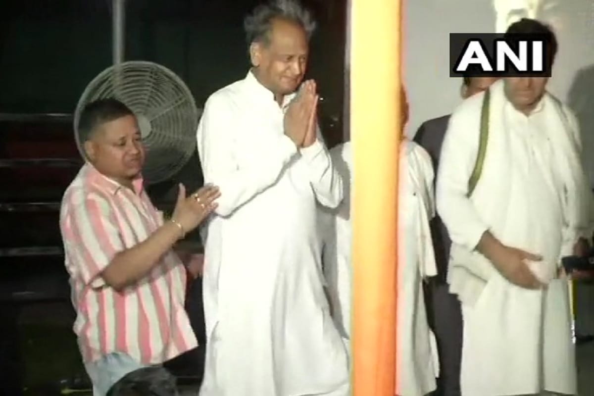 Ashok Ghelot and Ahmed Patel join dharna urging Rahul Gandhi to take back his resignation