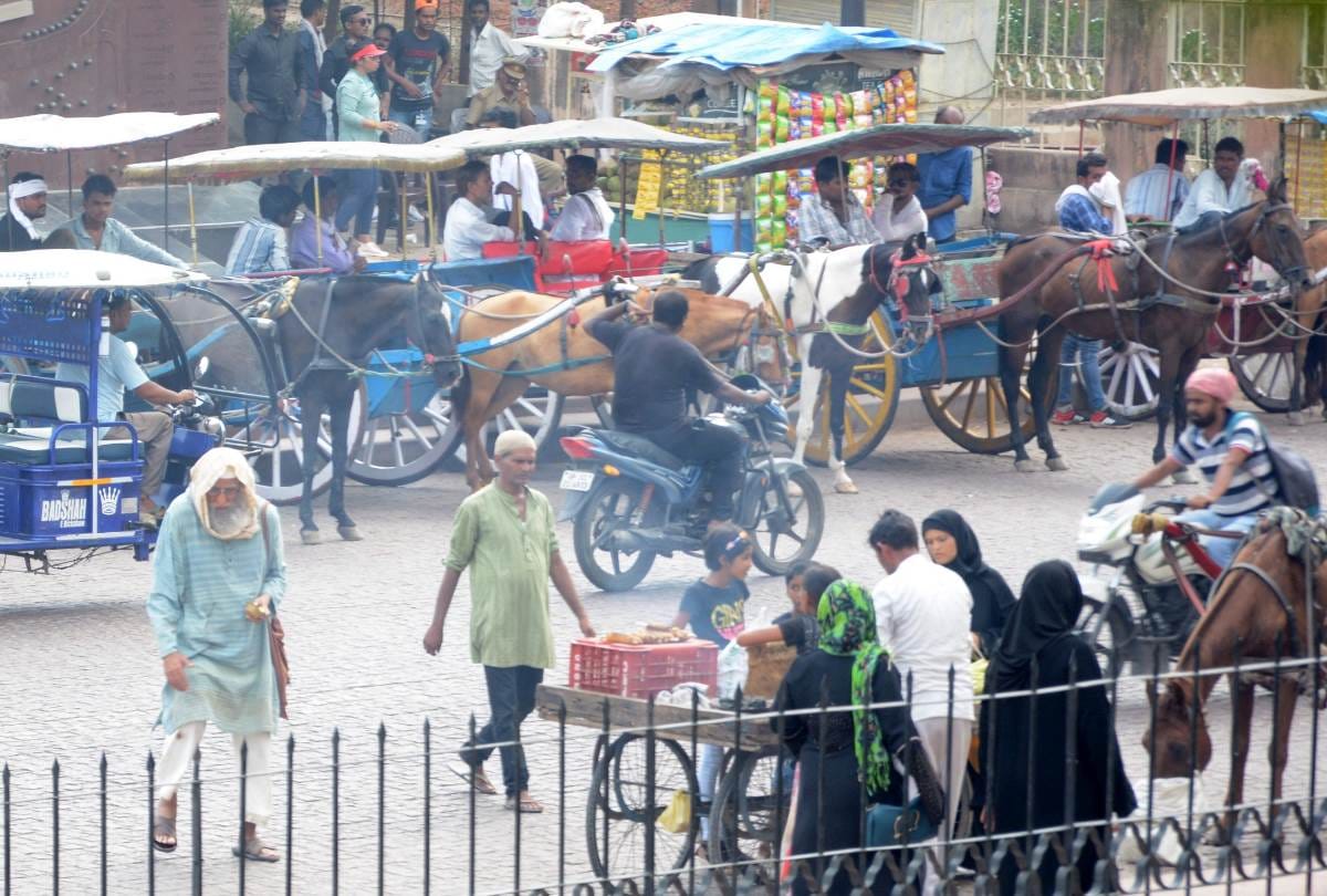 demand of local artists in lucknow