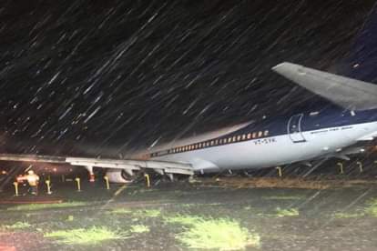 स्पाइस जेट की फ्लाइट सोमवार को मुंबई एयरपोर्ट के मुख्य रनवे पर फिसल गई