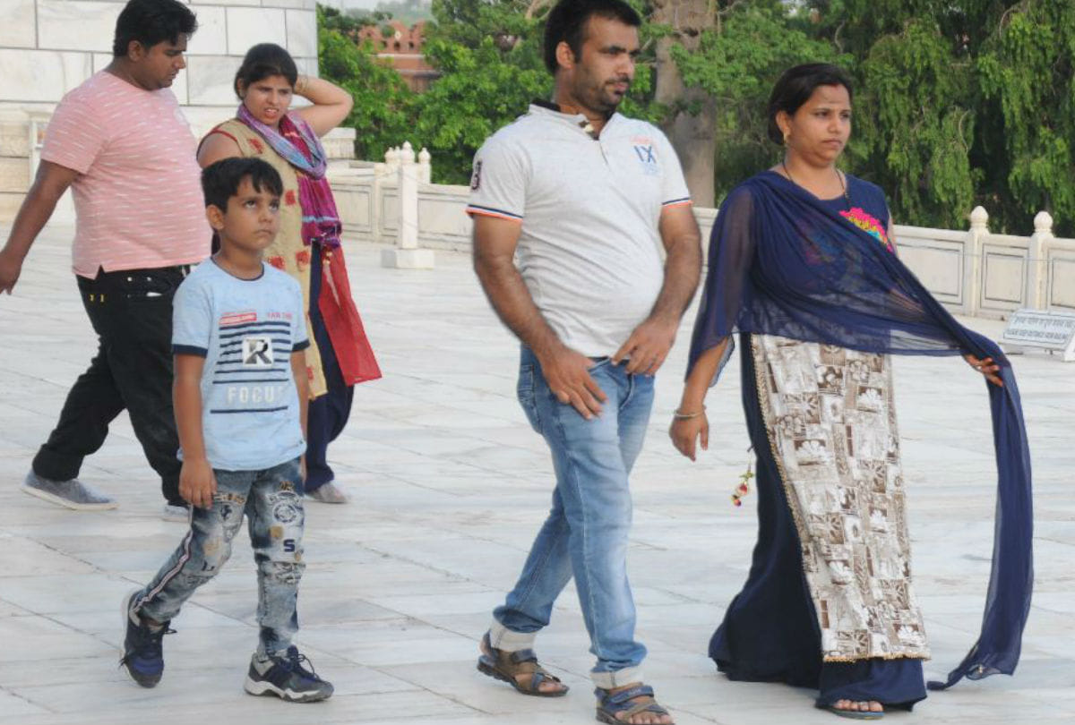 Taj Mahal no shoe cover of Indian tourists over Expensive ticket