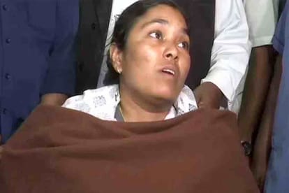 अस्पताल में भर्ती महिला वन अधिकारी