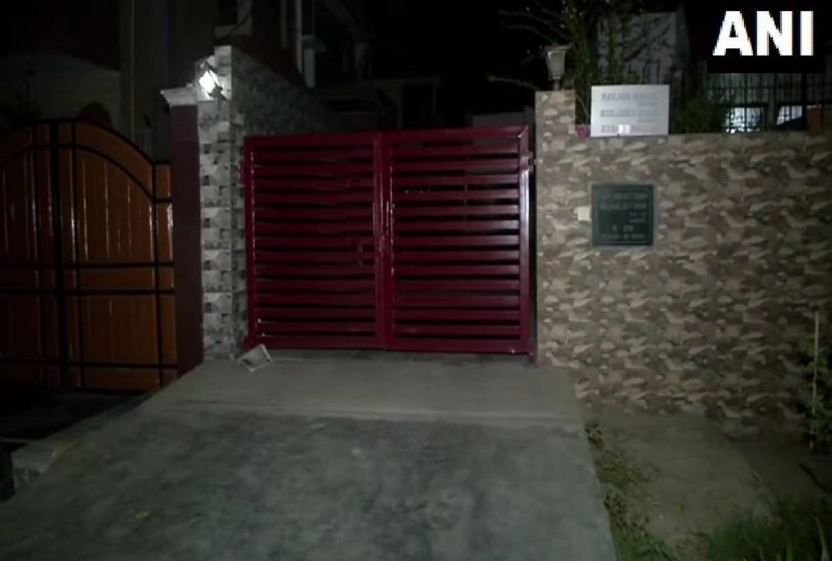 old woman found dead in noida sector 31