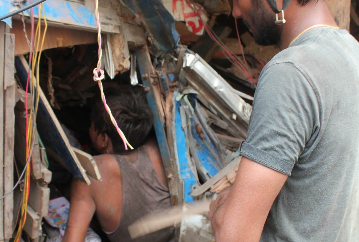 Lucknow News Today truck accident in uthretiya in Lucknow.