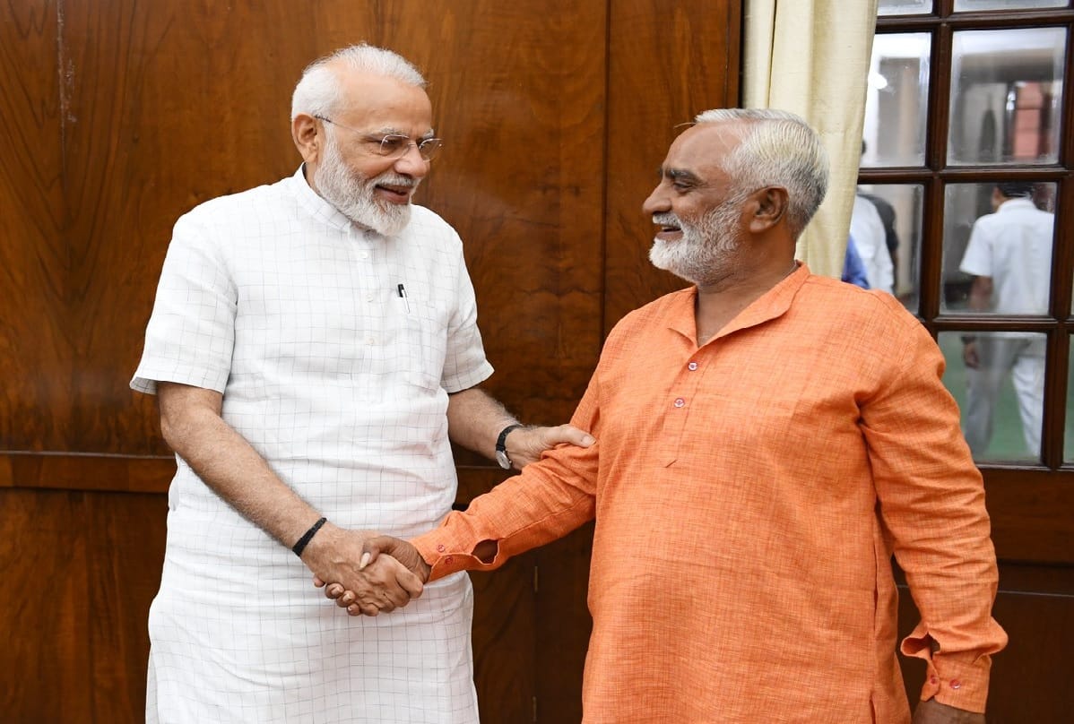 BJP worker came to Delhi from Gujarat on bicycle to congratulate PM Modi Amit Shah