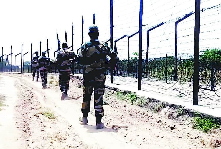 indian army, bsf jawan securing hussainiwala border by facing heatwaves
