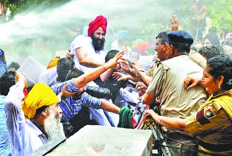 Lok Insaaf Party Supporters Protest In Chandigarh