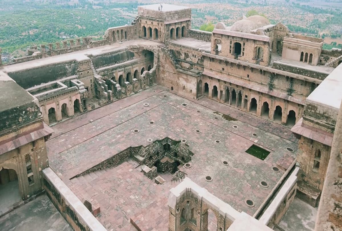 india's most mysterious fort where suddenly disappeared entire baraat