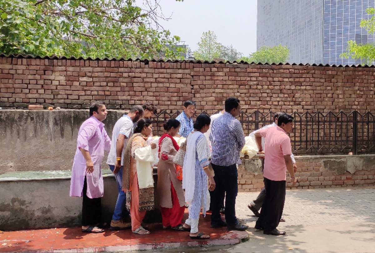 Gurugram scientist family murder suicide case Got a third door in house