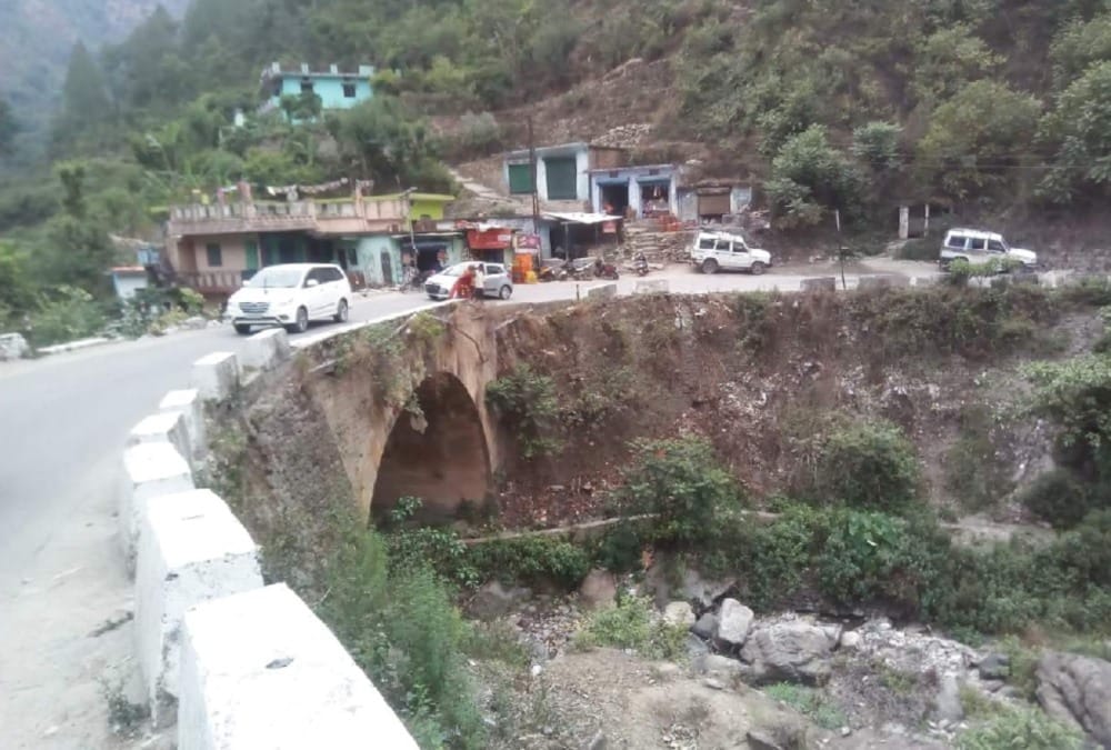 Girl Student fall from Culvert in karnaprayag and died