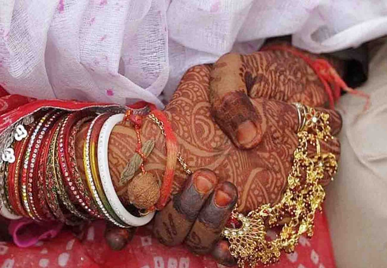 Two women marry each other, unique marriage