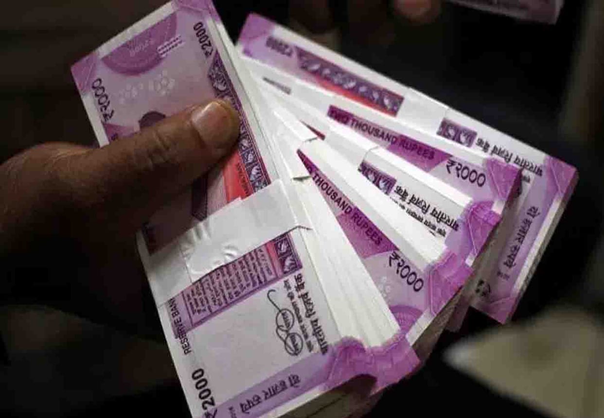 32 lakh cheats in the name of getting jobs in agriculture department in kanpur