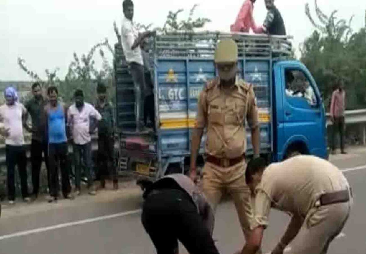 road accident in unnao, one people died and one injured