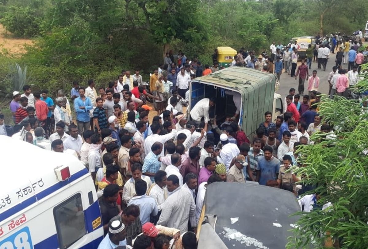 12 people have died in a collision between an auto rickshaw and a bus in Chintamani