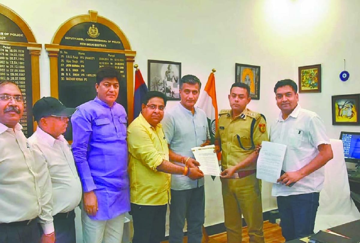 compliant against deputy cm and pwd minister of delhi